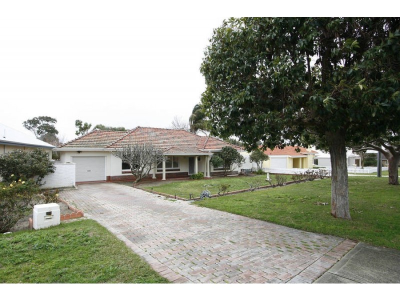 15 Lawlor Rd, Attadale WA 6156