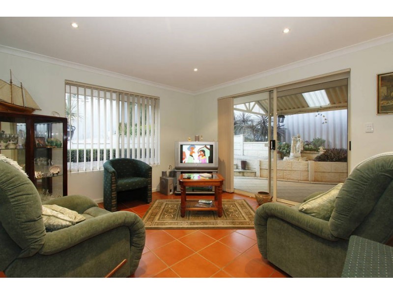 49a Williams Rd, Melville WA 6156