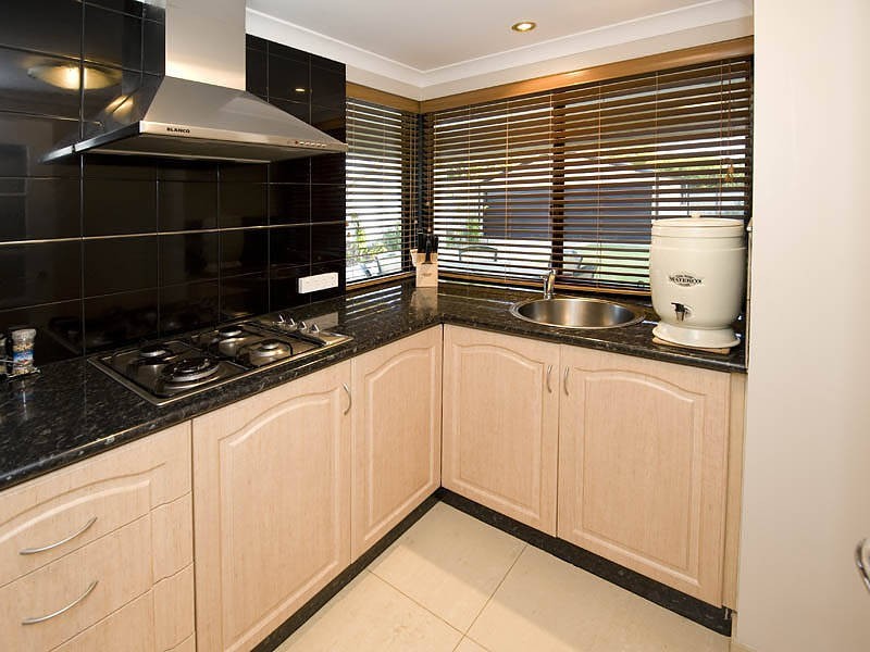 69 Central Rd, Rossmoyne WA 6148