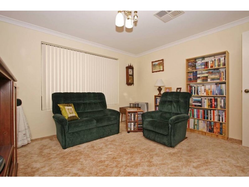 5 Dorsal Bend, Hammond Park WA 6164
