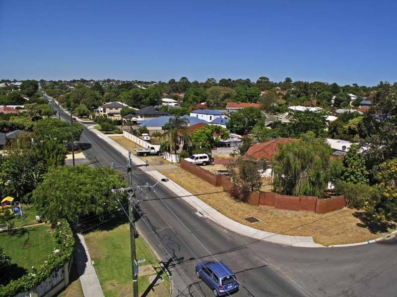 5 Rome Road, Melville WA 6156
