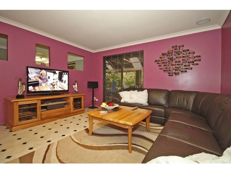 17 Fontley Rd, Kingsley WA 6026