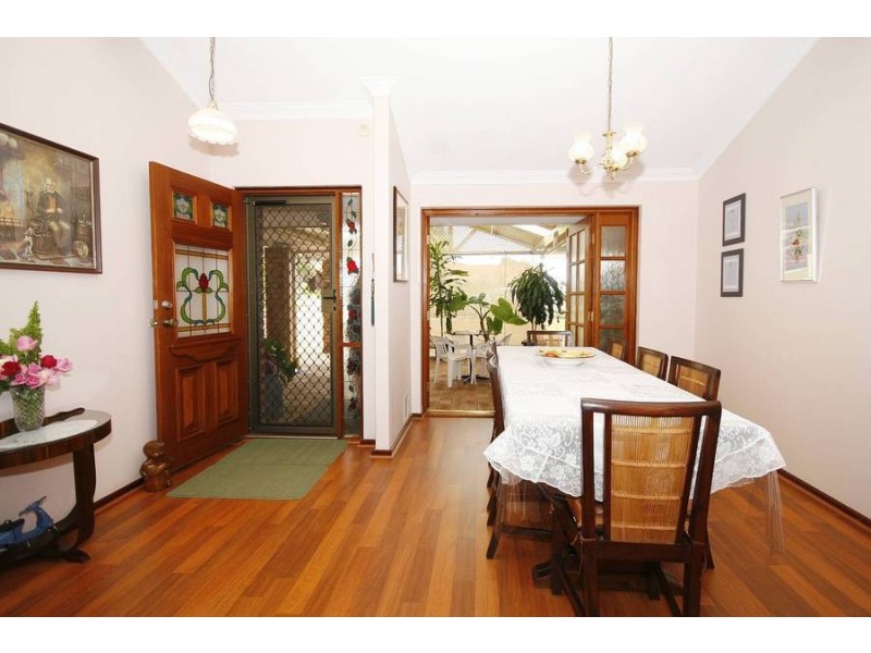16 Hebbard St, Samson WA 6163