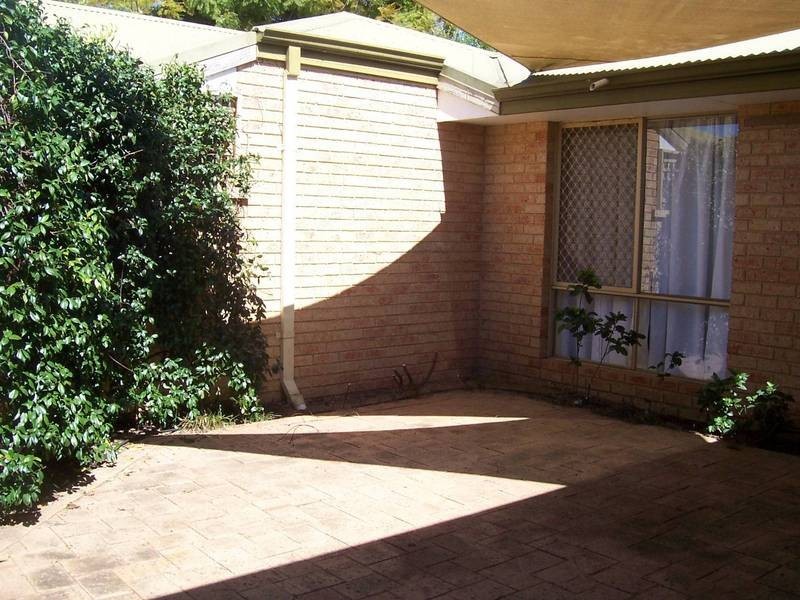 2/11 Adamson Road, Brentwood WA 6153