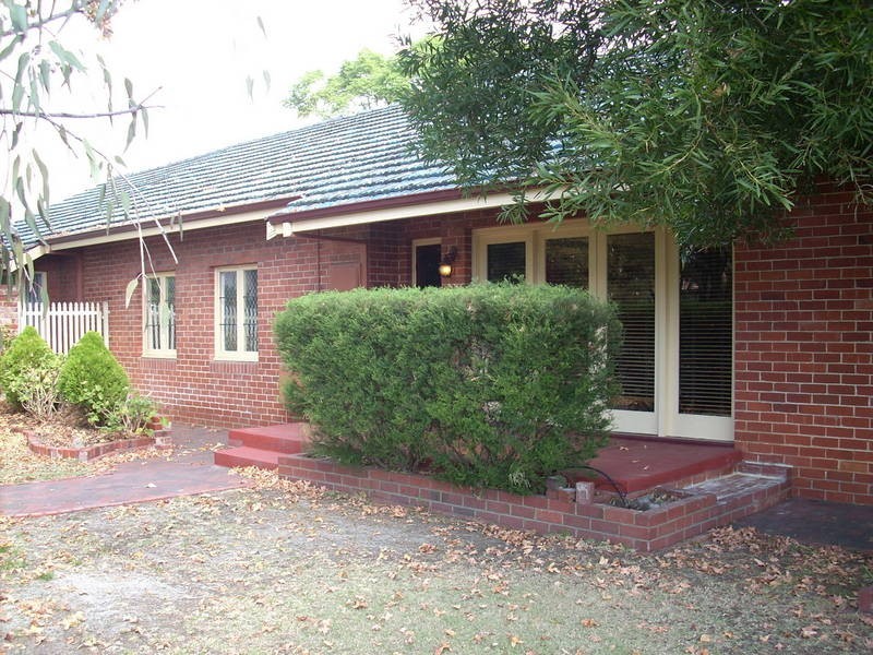 38 Henley Rd, Ardross WA 6153