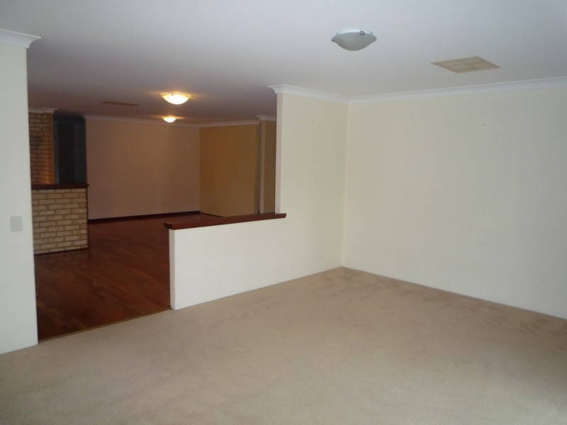 12 MacKinlay Place, Winthrop WA 6150