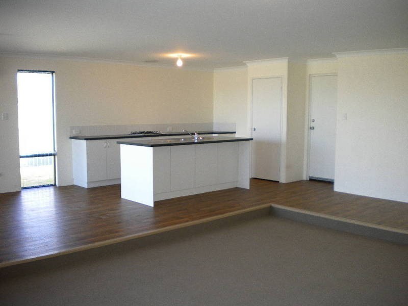 111 Warner Road, Parmelia WA 6167