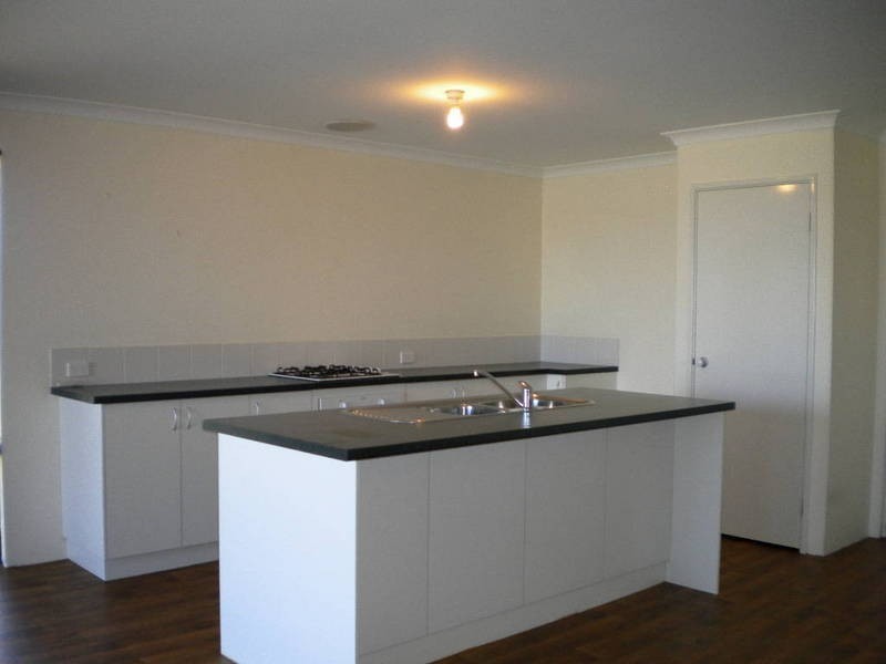 111 Warner Road, Parmelia WA 6167