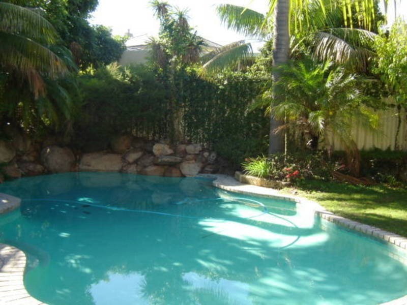 18 Dunvegan Road, Applecross WA 6153