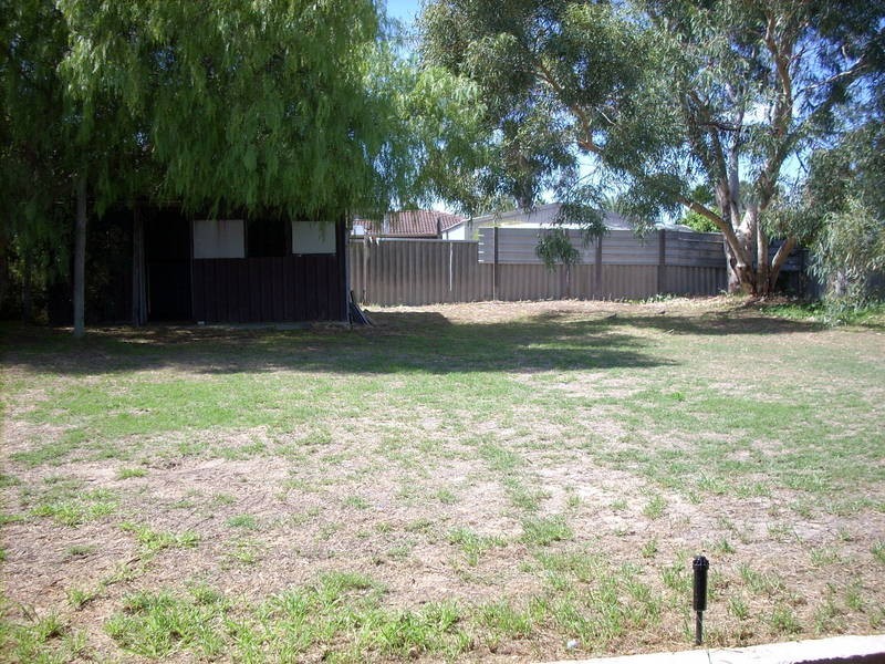 12 Tinaroo Court, South Lake WA 6164