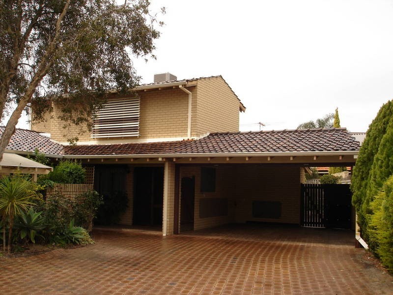3/2 Royce Grove, Booragoon WA 6154