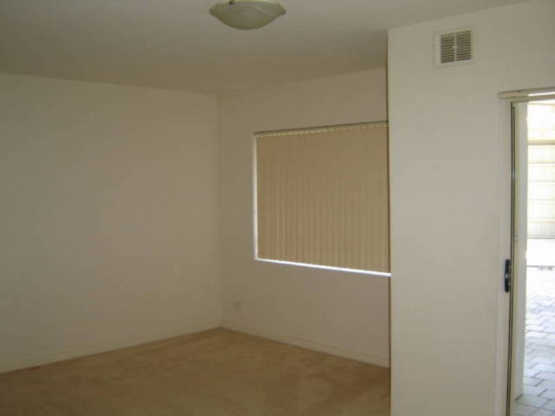 1/32 Waveley Road, Coolbellup WA 6163