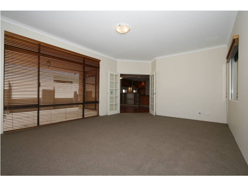 1 Hopson Close, Booragoon WA 6154