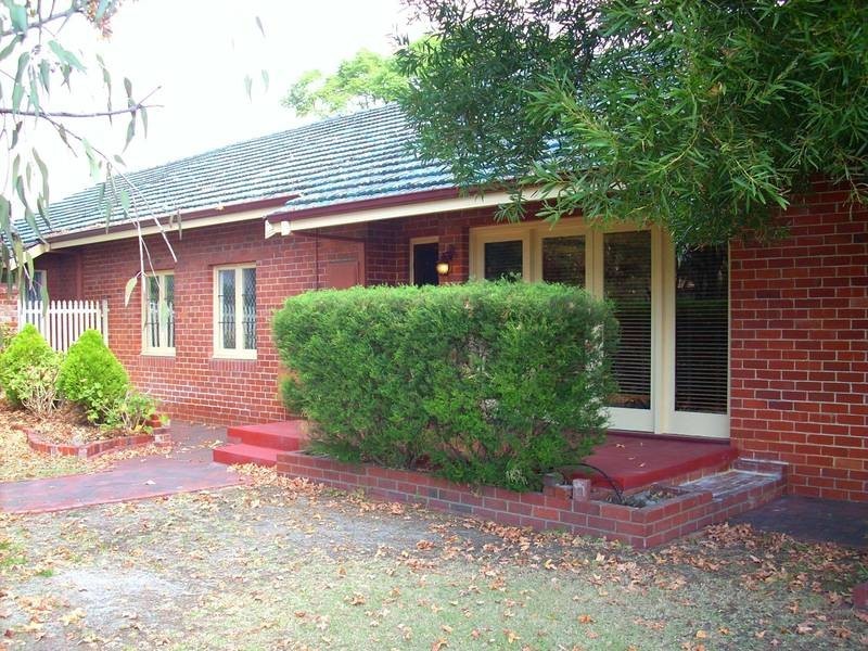 38 Henley Rd, Ardross WA 6153
