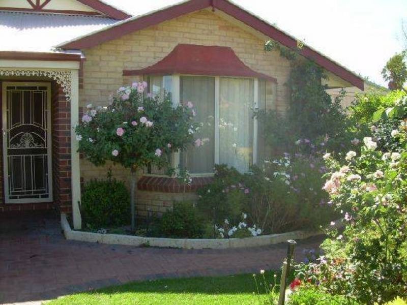 2a Leeton Close, Halls Head WA 6210