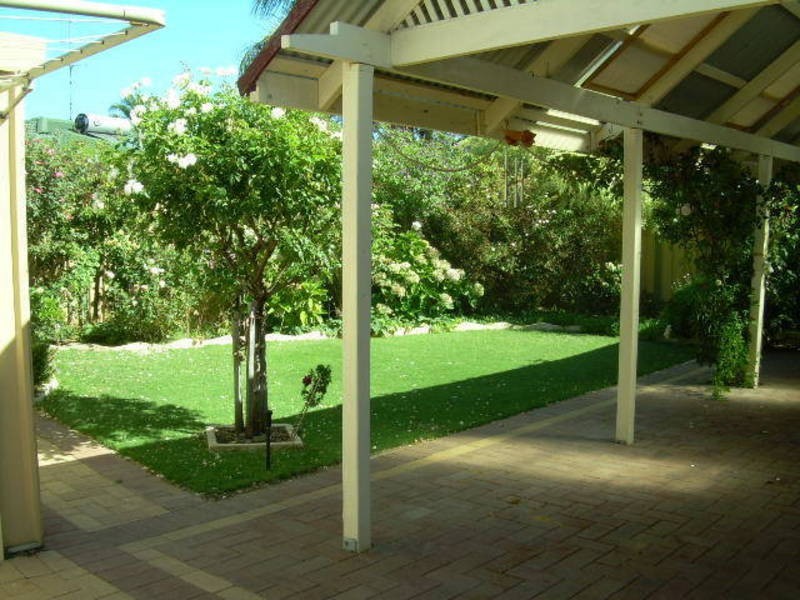 2a Leeton Close, Halls Head WA 6210