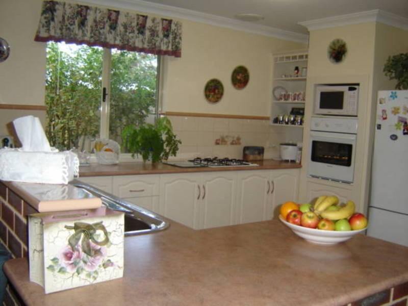 2a Leeton Close, Halls Head WA 6210