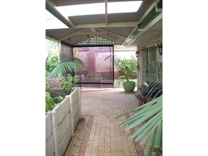 1/2A Constitution Gardens, Bibra Lake WA 6163