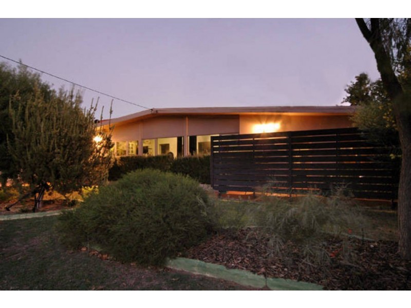 142 Kitchener Road, Alfred Cove WA 6154