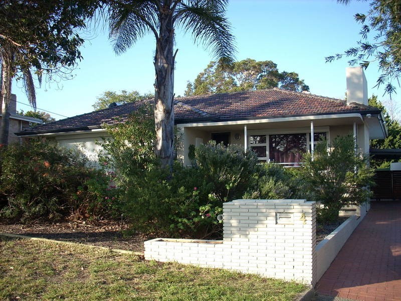 4 Hornsby Street, Melville WA 6156