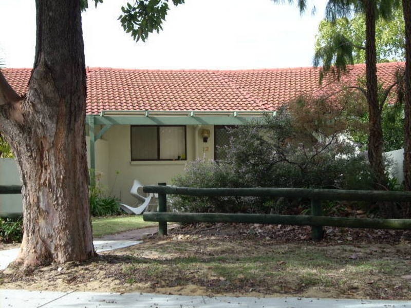 12/2 Lakeside Terrace, Mount Pleasant WA 6153