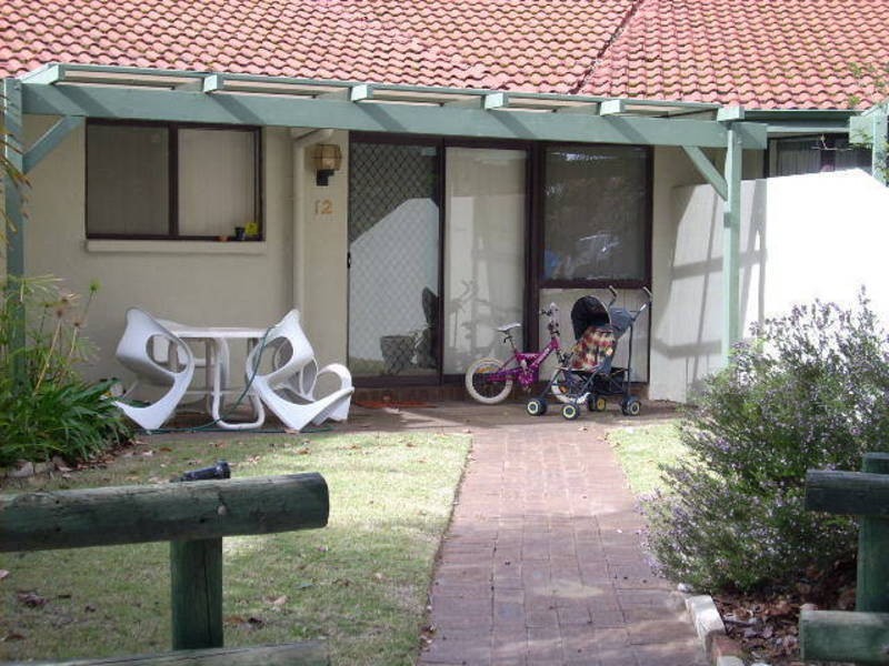 12/2 Lakeside Terrace, Mount Pleasant WA 6153