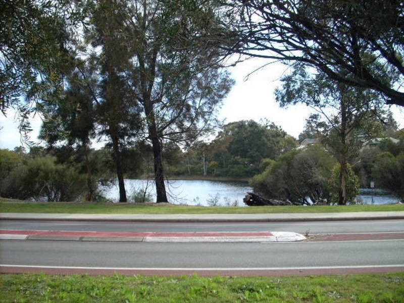 12/2 Lakeside Terrace, Mount Pleasant WA 6153