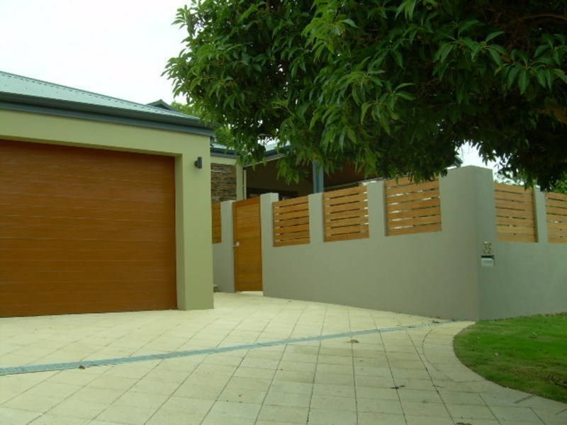 35 Woodley Crescent, Melville WA 6156