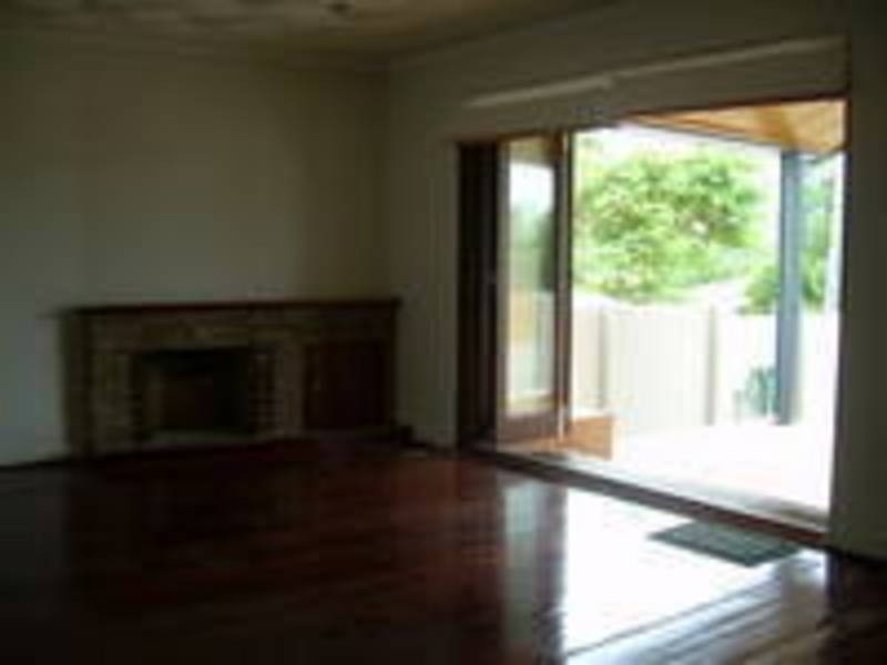 35 Woodley Crescent, Melville WA 6156