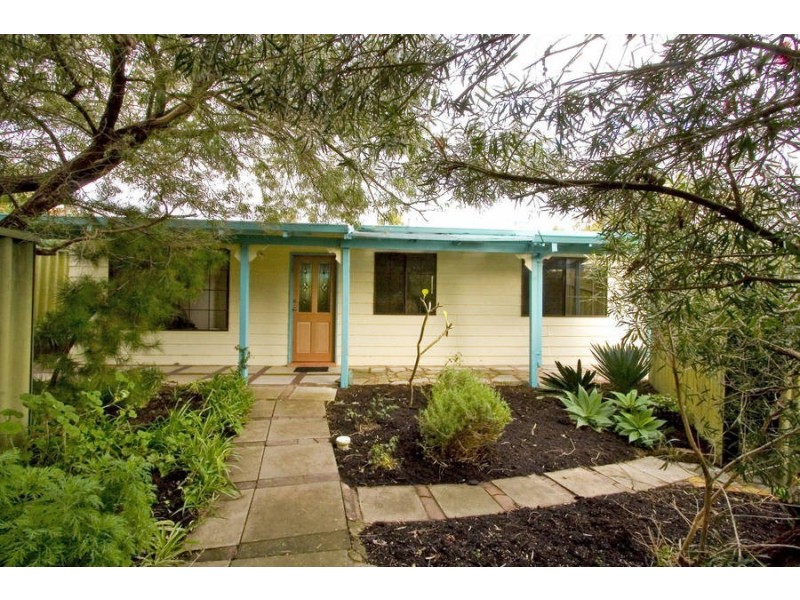 2 Sumpton Street, Hilton WA 6163