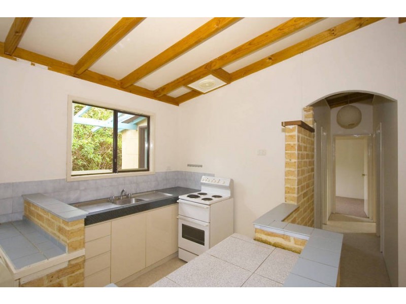 2 Sumpton Street, Hilton WA 6163