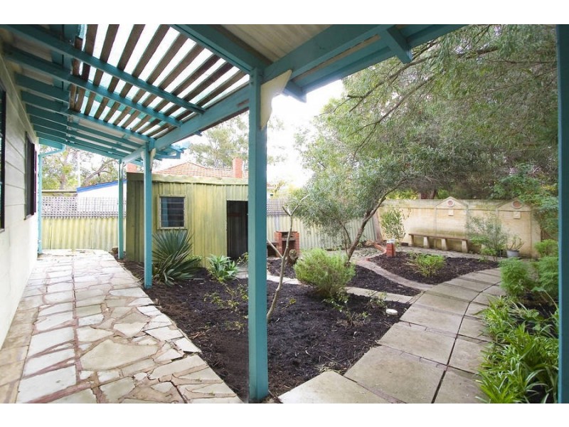 2 Sumpton Street, Hilton WA 6163