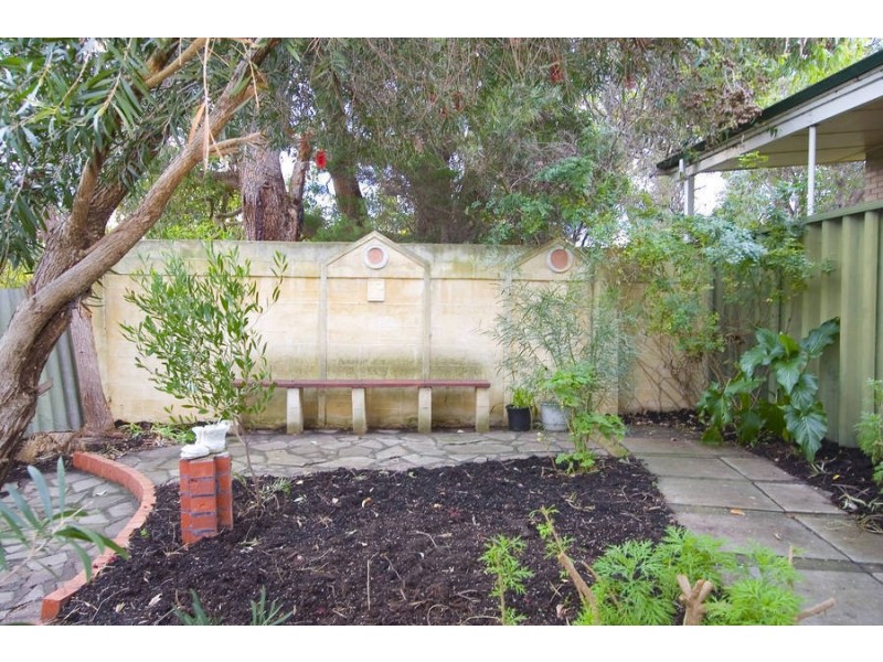 2 Sumpton Street, Hilton WA 6163