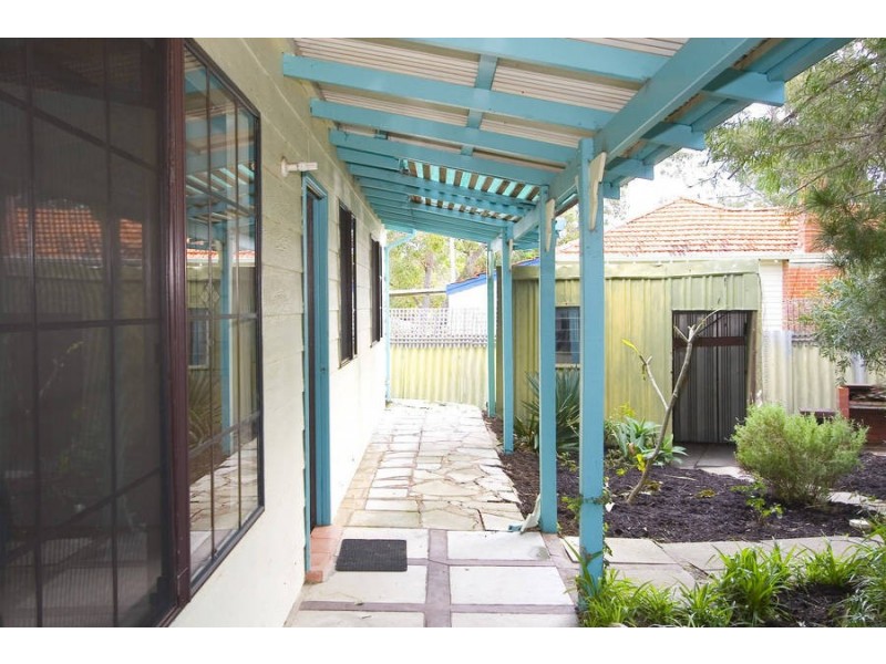 2 Sumpton Street, Hilton WA 6163