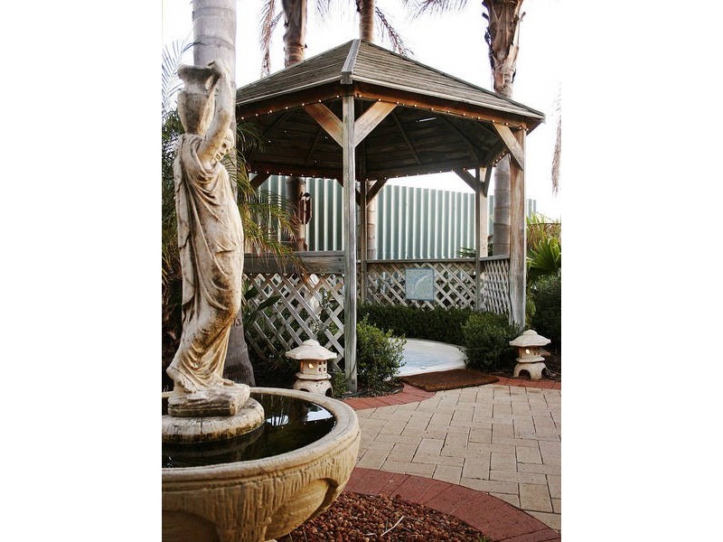 26 Arlington Loop, Coogee WA 6166