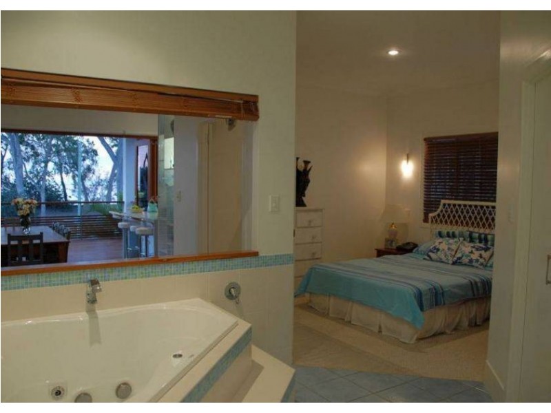 537 Esplanade, Urangan QLD 4655