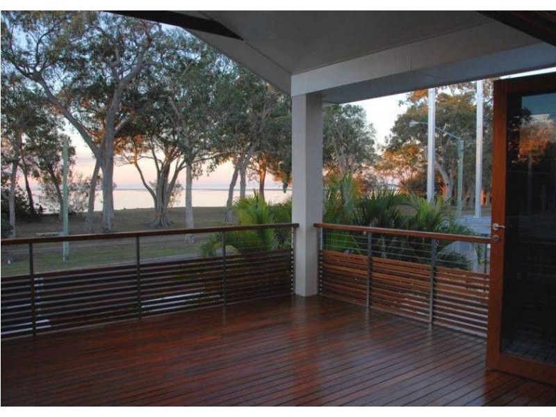 537 Esplanade, Urangan QLD 4655