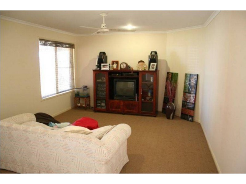 16 Lady Penrhyn Dr, Hervey Bay QLD 4655