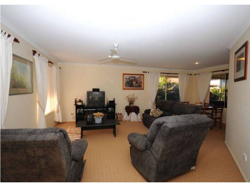 4 Shannen Crt, Hervey Bay QLD 4655