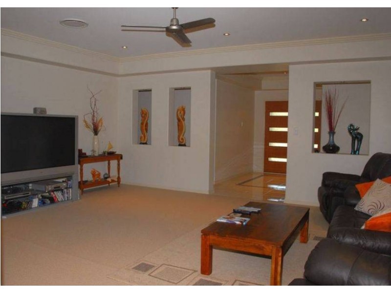 2 Collare Crt, Hervey Bay QLD 4655