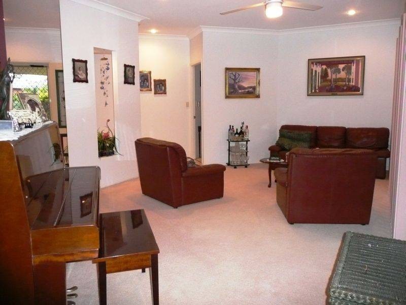 1 Pinewood Cct, Wondunna QLD 4655