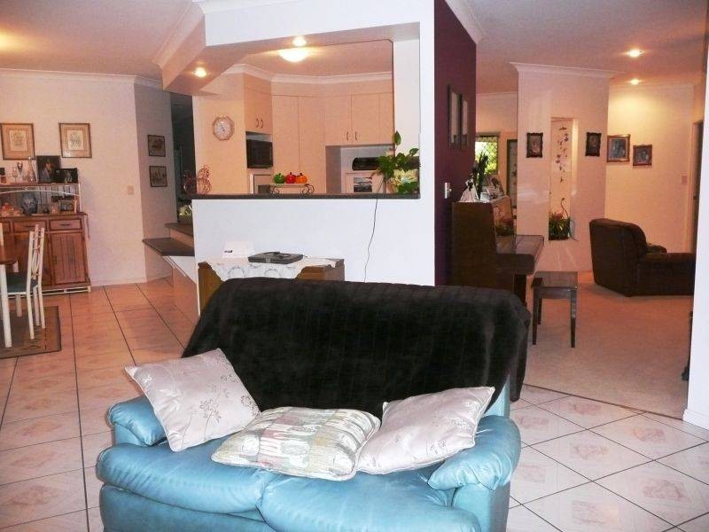 1 Pinewood Cct, Wondunna QLD 4655