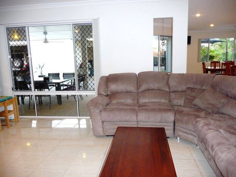 9 Kirriemuir Crt, Kawungan QLD 4655