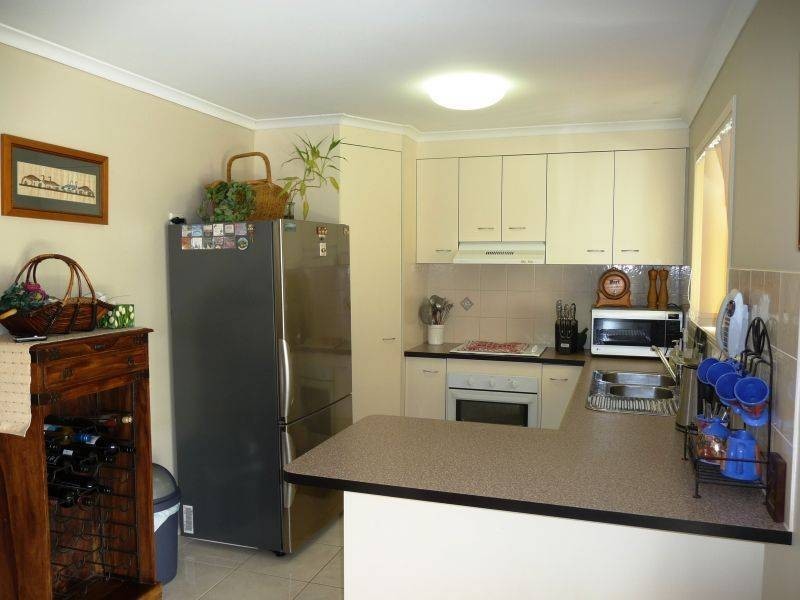 52 Joselyn Dr, Point Vernon QLD 4655