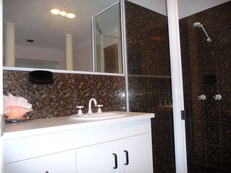 55 Ladbroke Cres, Urangan QLD 4655