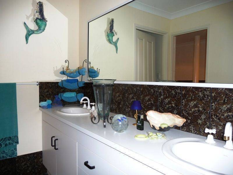 55 Ladbroke Cres, Urangan QLD 4655