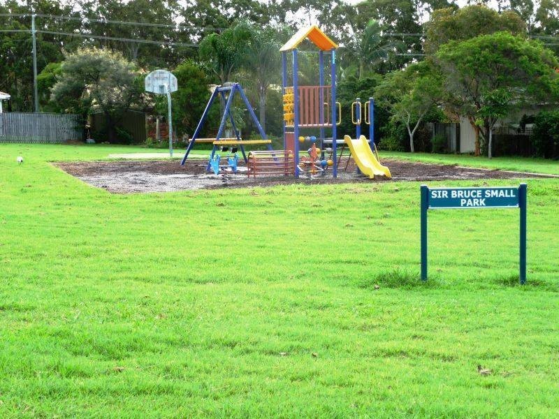 54 Dover St, Pialba QLD 4655