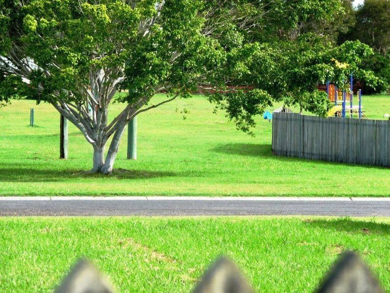 54 Dover St, Pialba QLD 4655