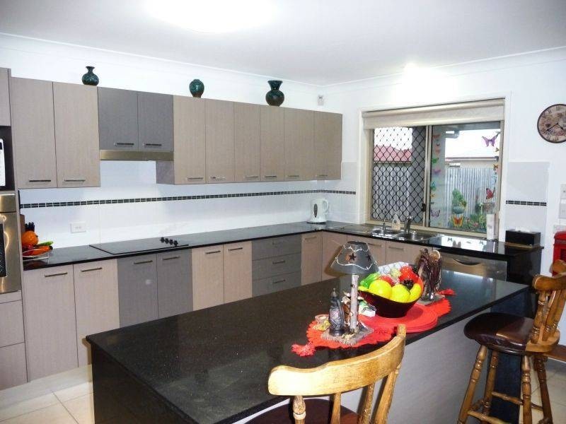 27 Earl St Vincent Cct Mariners Cove, Eli Waters QLD 4655