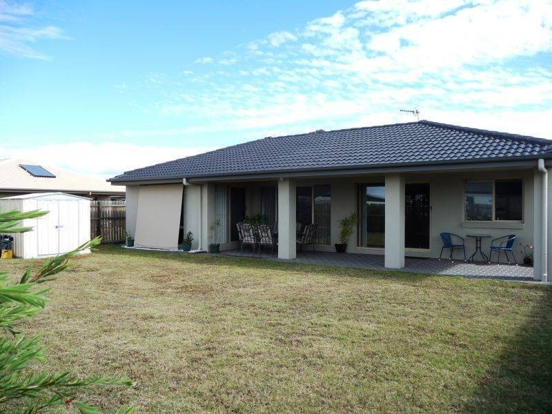 27 Earl St Vincent Cct Mariners Cove, Eli Waters QLD 4655